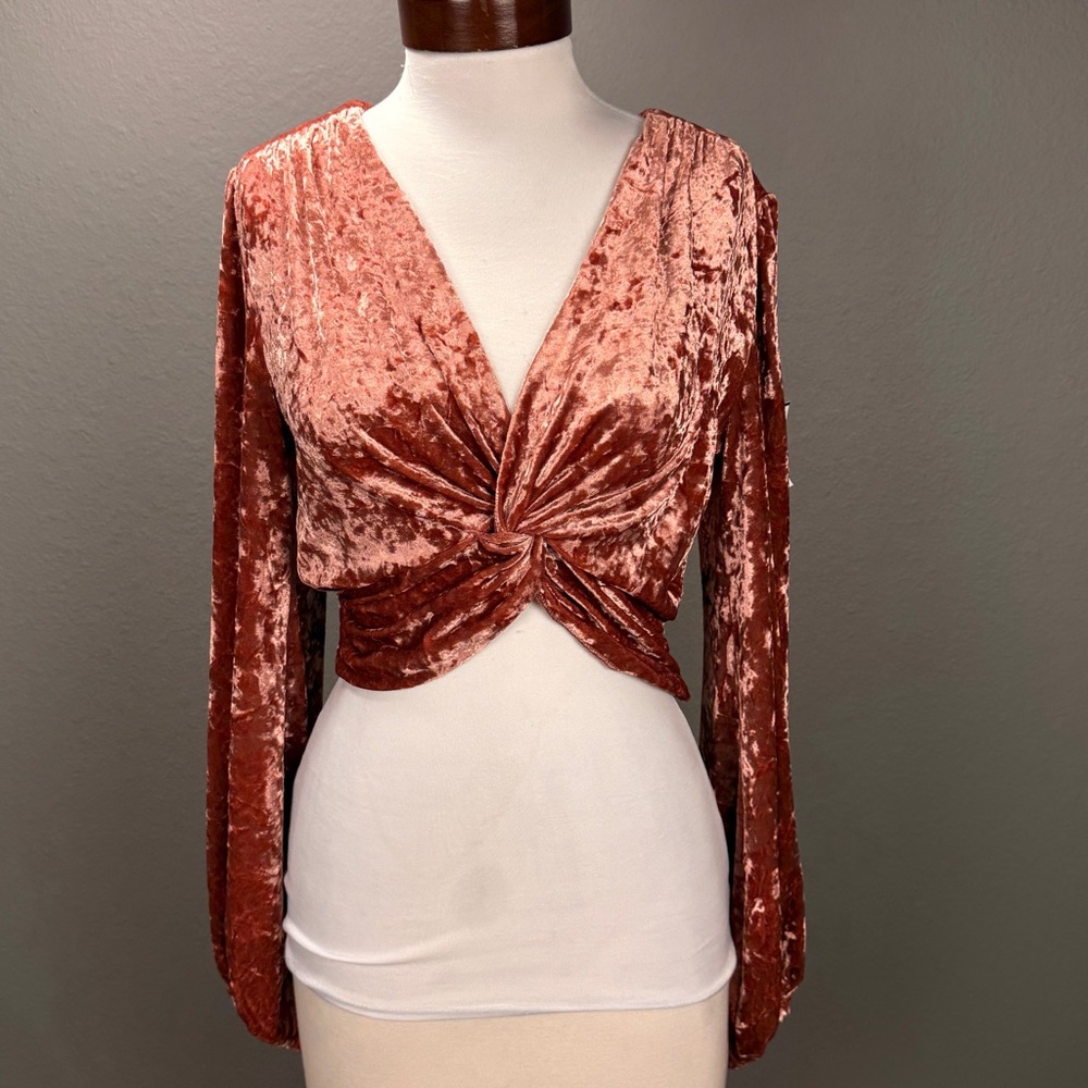 Lulu's Festive find rusty rose crushed velvet twisted knot crop top Sz M Winter
